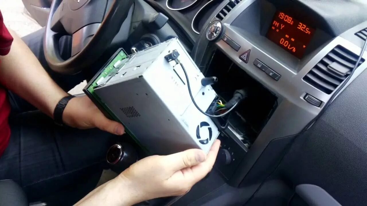 Флешку на магнитолу Opel Vectra c 2007. Магнитола Опель Зафира. USB Astra h. Опель Зафира б разъем USB.