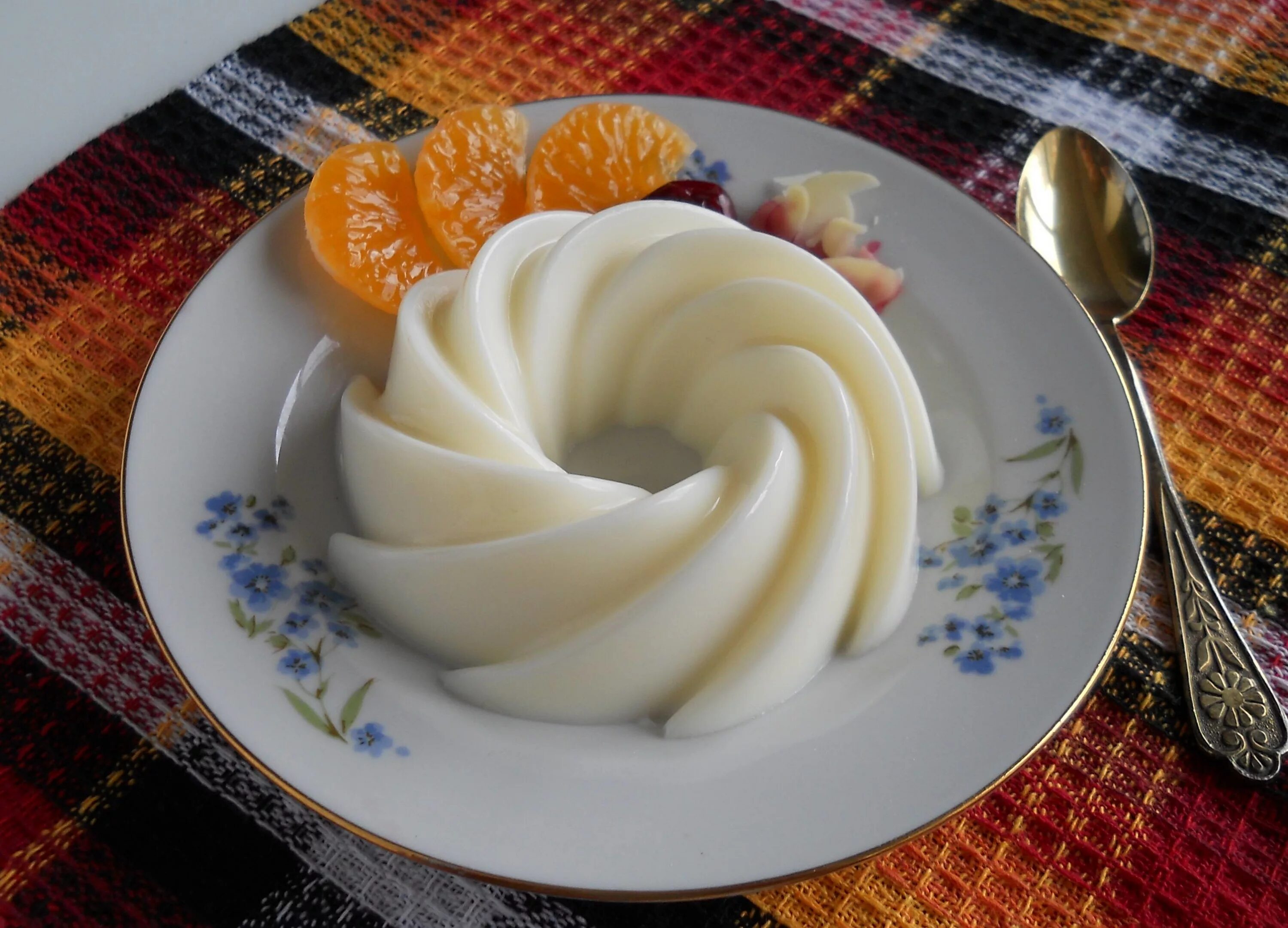 Бланманже миндальное. Бламанже что это. Творожный десерт бланманже. Бламанже что это. Бланш манже.