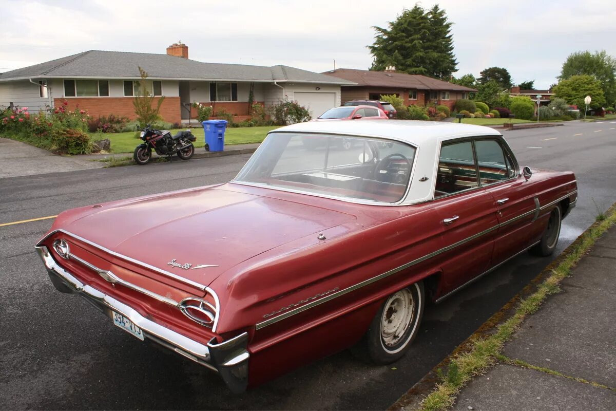 Old super. Oldsmobile super 88. oldsmobile 88 1962. 1962 oldsmobile starfire sedan. олдсмобиль купе 1962.