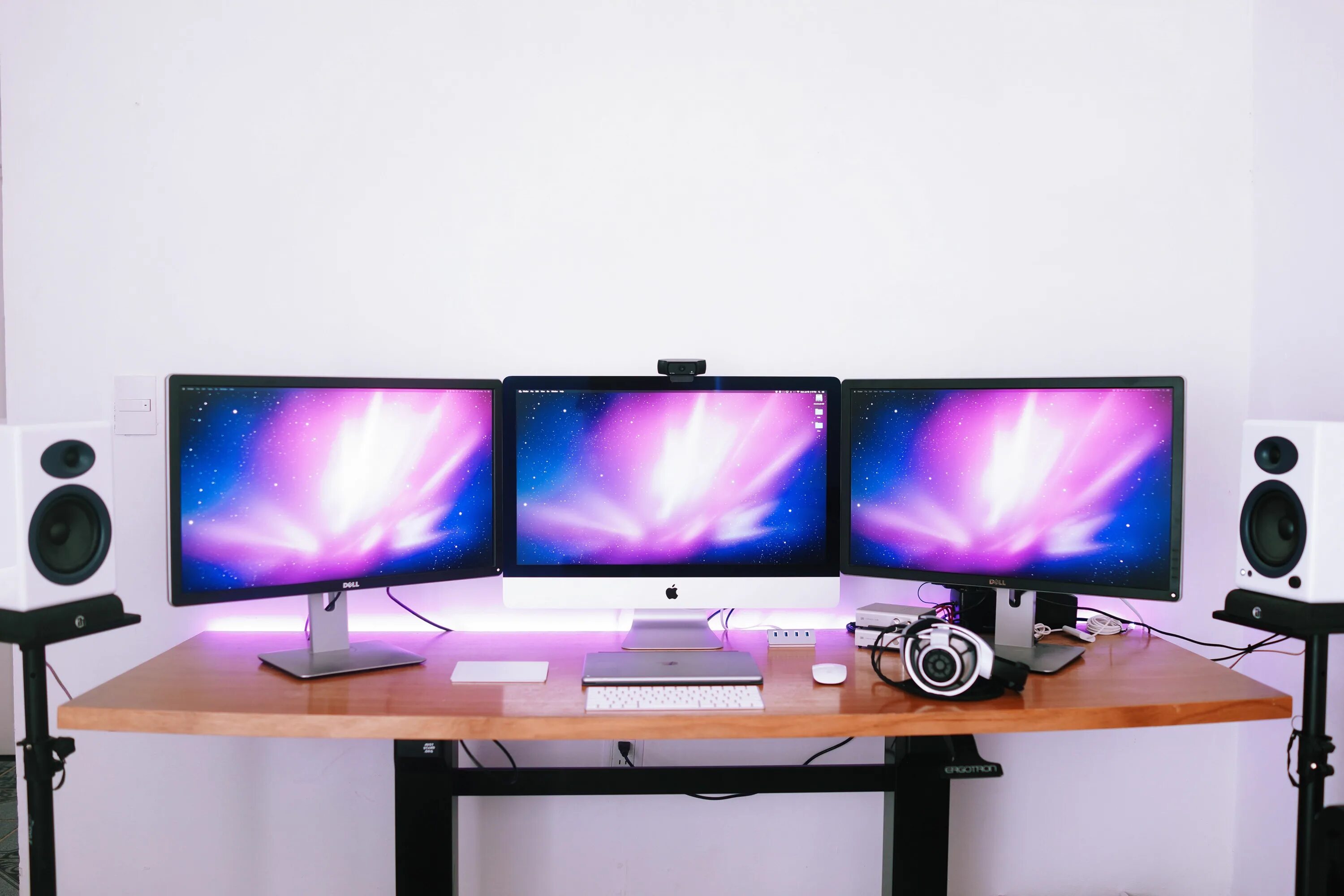 Monitor setup. Рабочее место. сетап 4 монитора. dual monitor imac setup. imac desk setup.