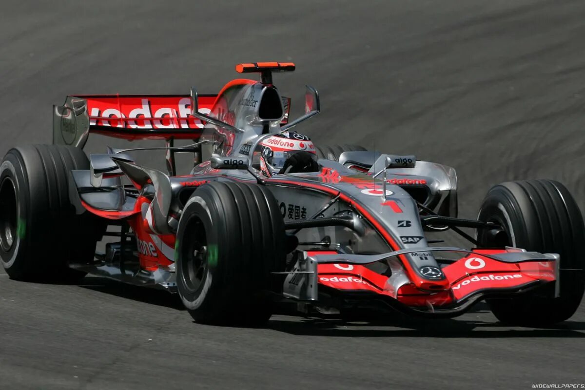 Газ в формуле 1. Макларен ф1 гоночный. Болид f1. Formula f1. MCLAREN f1 2015.