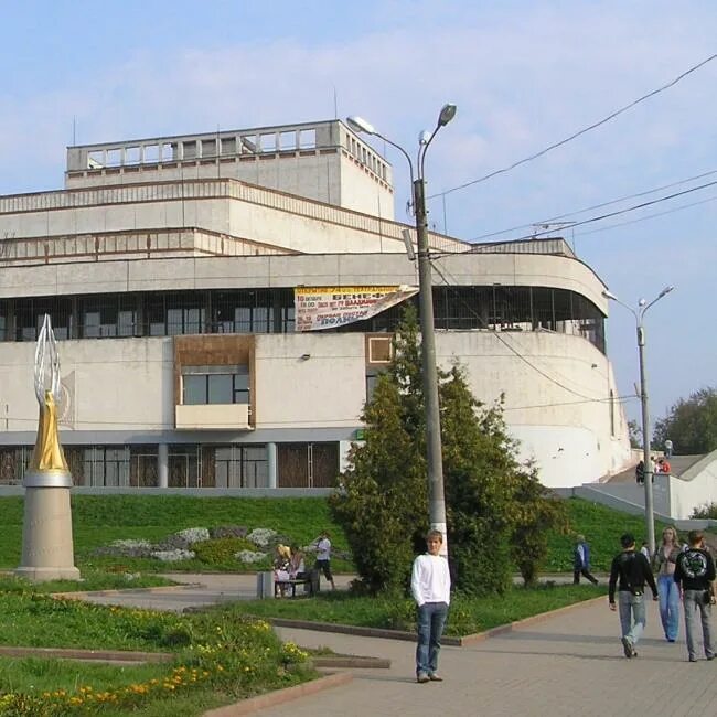 Ивановский областной театр. Ивановский областной драматический театр. Ивановский областной драматический театр г Иваново. Дворец искусств Иваново. Драм театр Иваново здание.