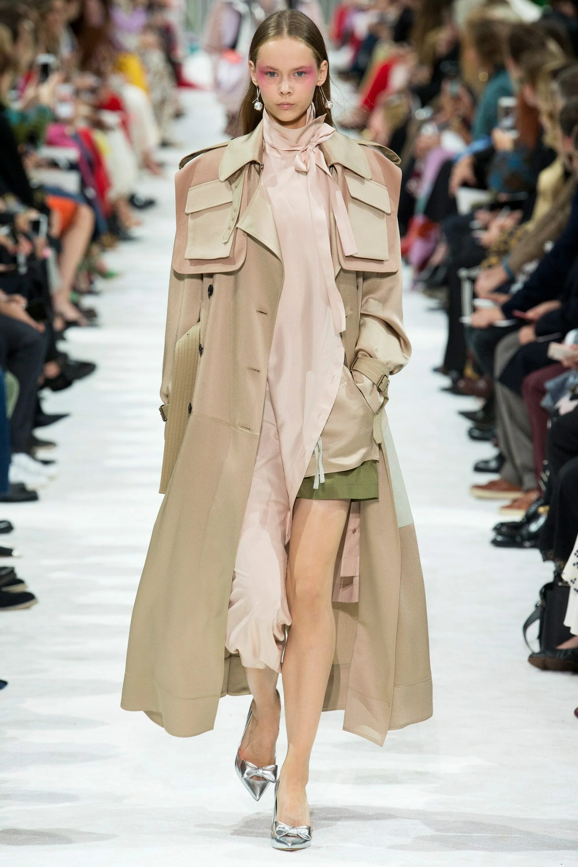Burberry 2010. модные плащи. 7986 trend тренч. модный тренч 2022. какой плащ в моде.