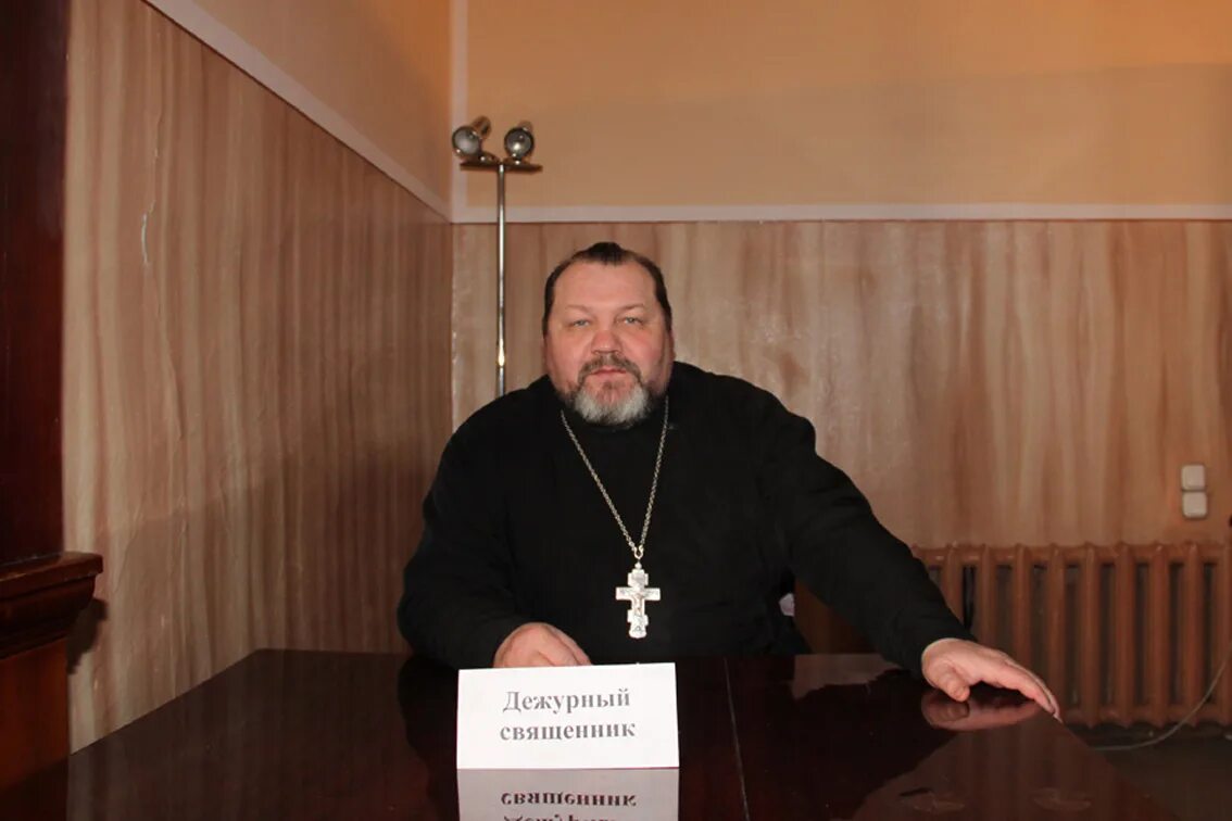 дежурный батюшка иерей петра. работники церкви. дежурный священник. дежурный священник в омске. дежурный священник.