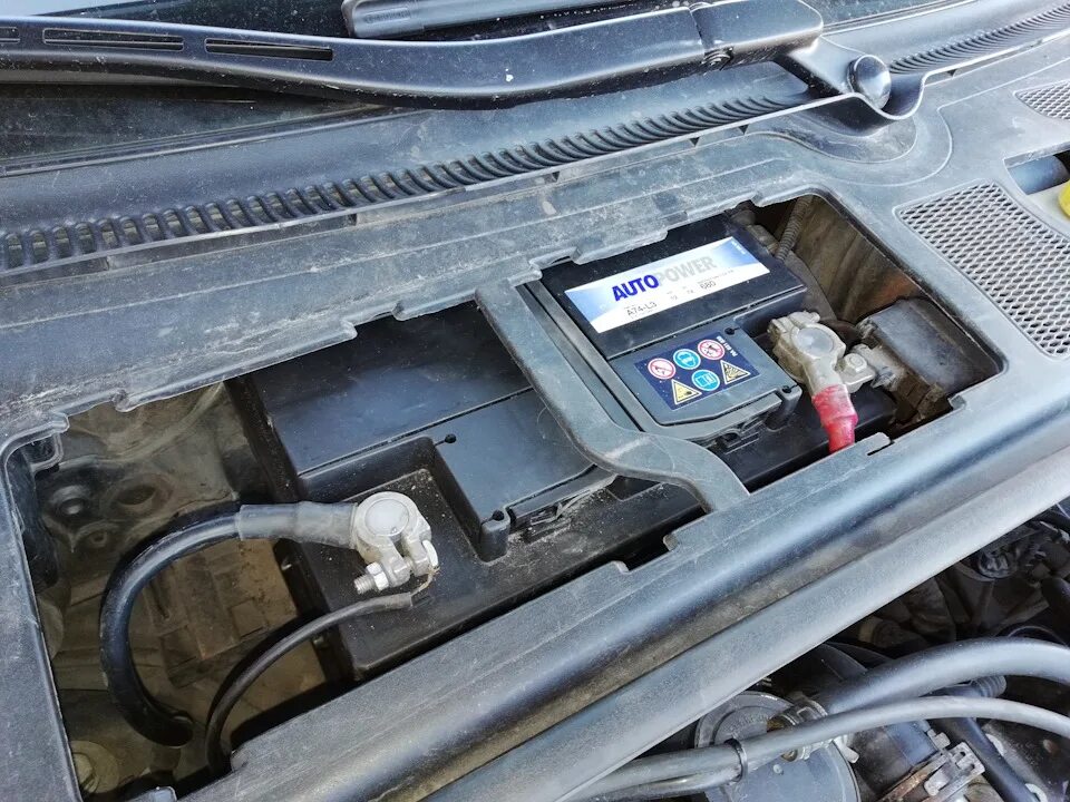 Аккумулятор ауди а6 с6. Аккумулятор audi a6 c7. Audi a6 c6 аккумулятор. Аккумулятор audi a6 c7. А6 с5 аккумулятор.