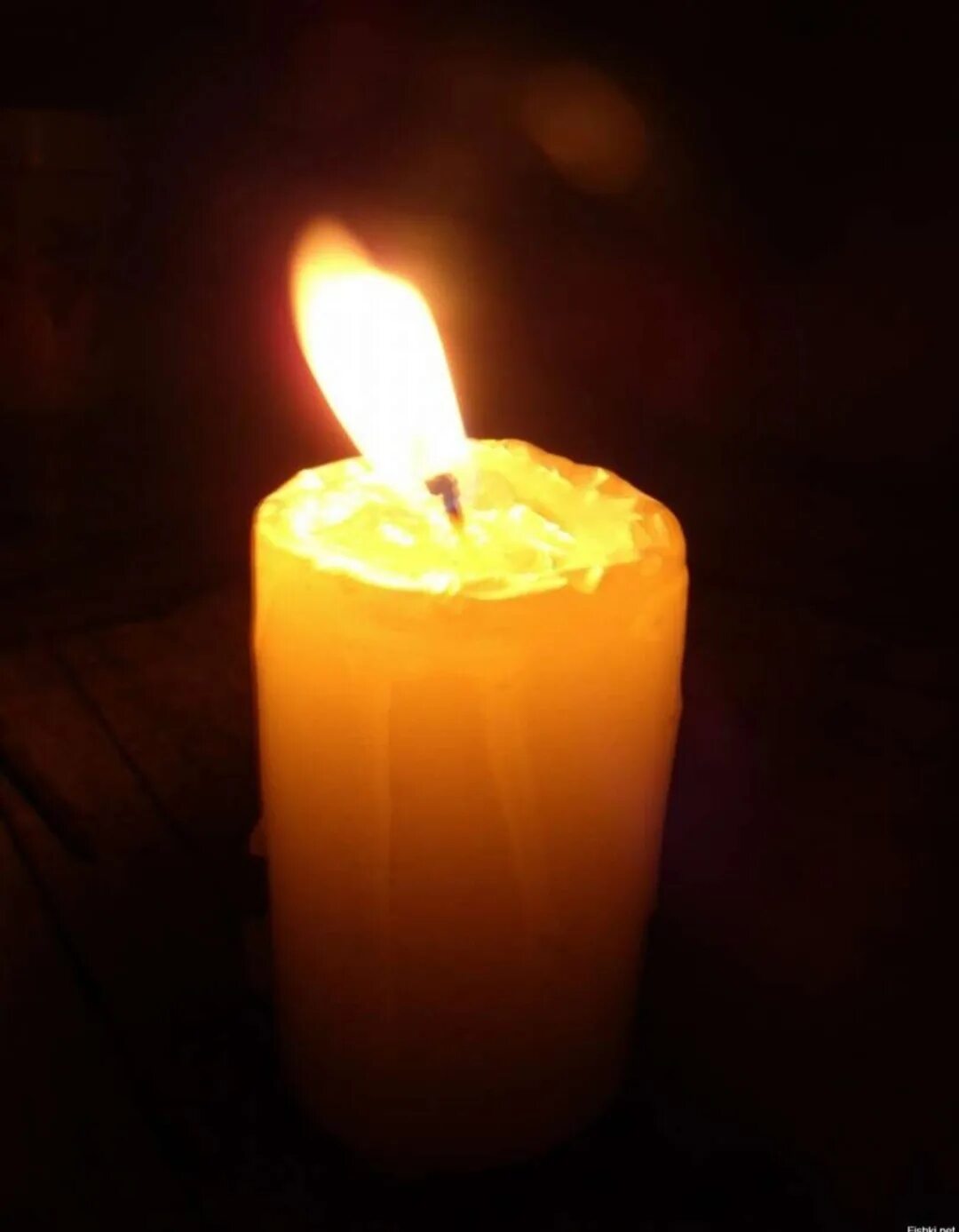 Скорбящая свеча картинки. Поминальная свеча. Траурная свеча. Свеча скорби. Свеча похоронная.