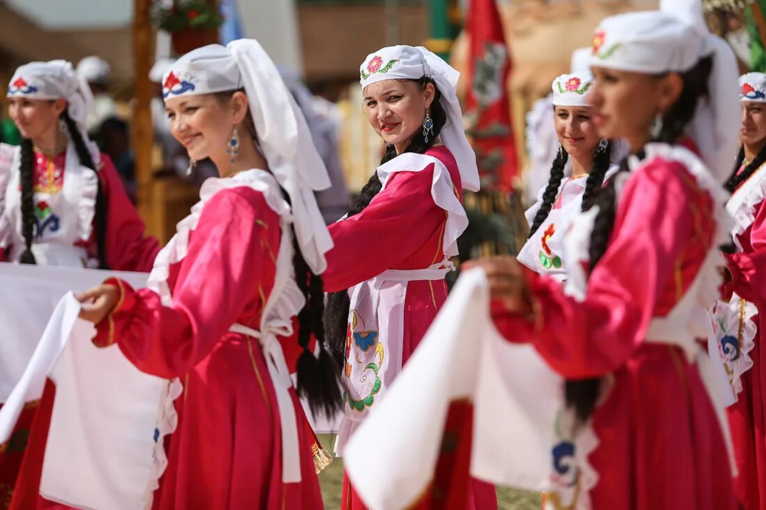 Сколько людей проживает в казани. Разные народы Татарстана. Казань народ. Народности проживающие в Татарстане. Многонациональный народ Татарстана.