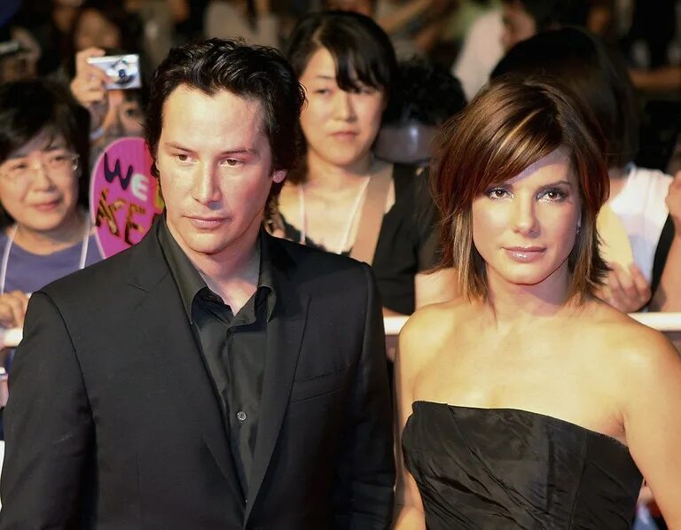 Баллок и киану ривз. Keanu reeves sandra bullock. Ривз баллок. Ривз баллок. Ривз баллок.