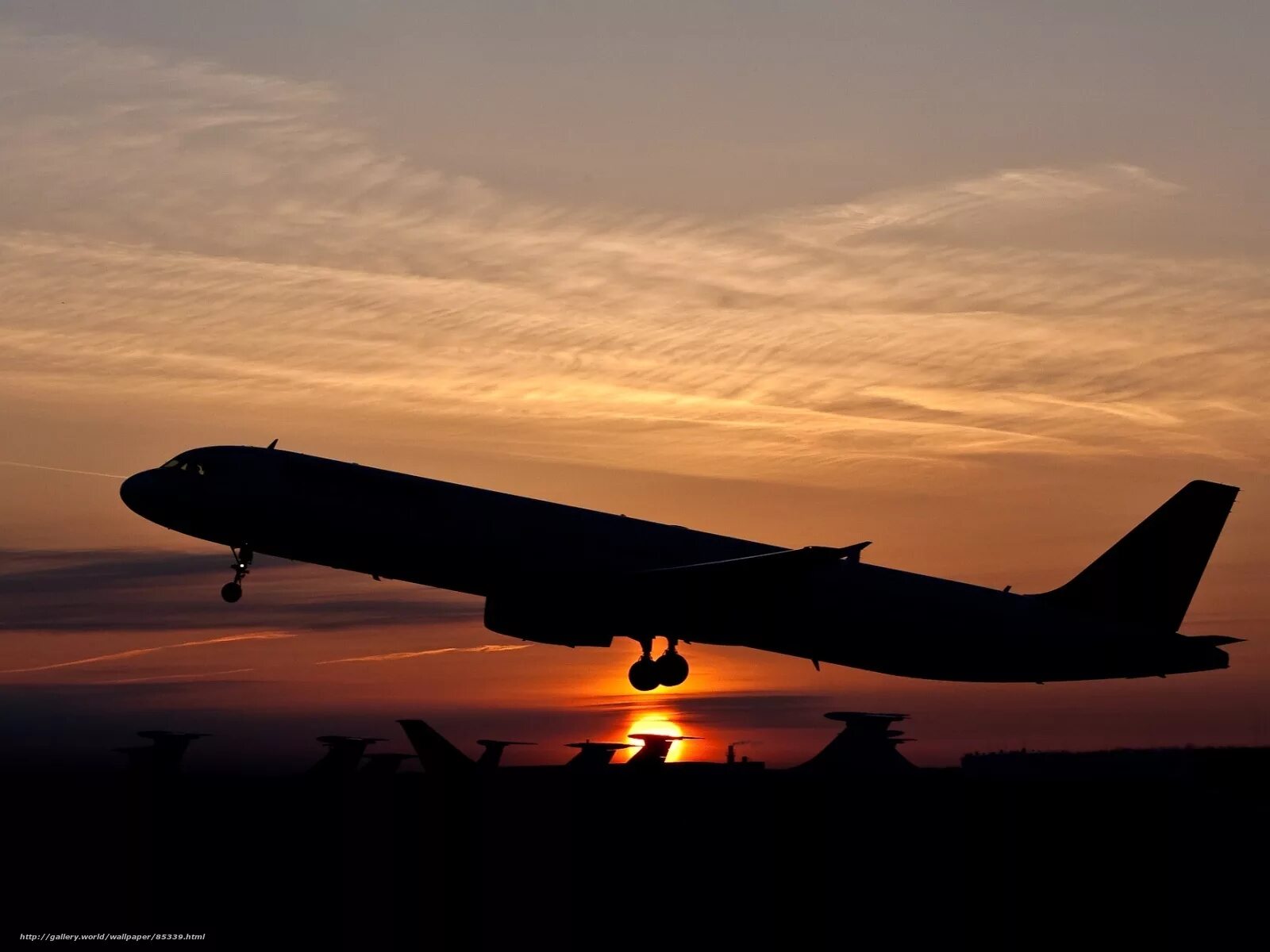 Takeoff aircraft. Самолет. Взлет самолета. Самолет на закате. Красивый взлет самолета.