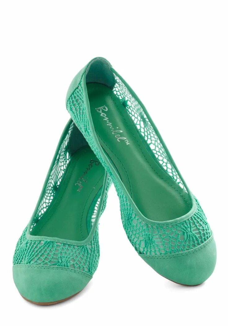 Обувь green. Зеленые туфли. Зеленая обувь женская. Женские зеленые туфли. Кружевные туфли зеленые.