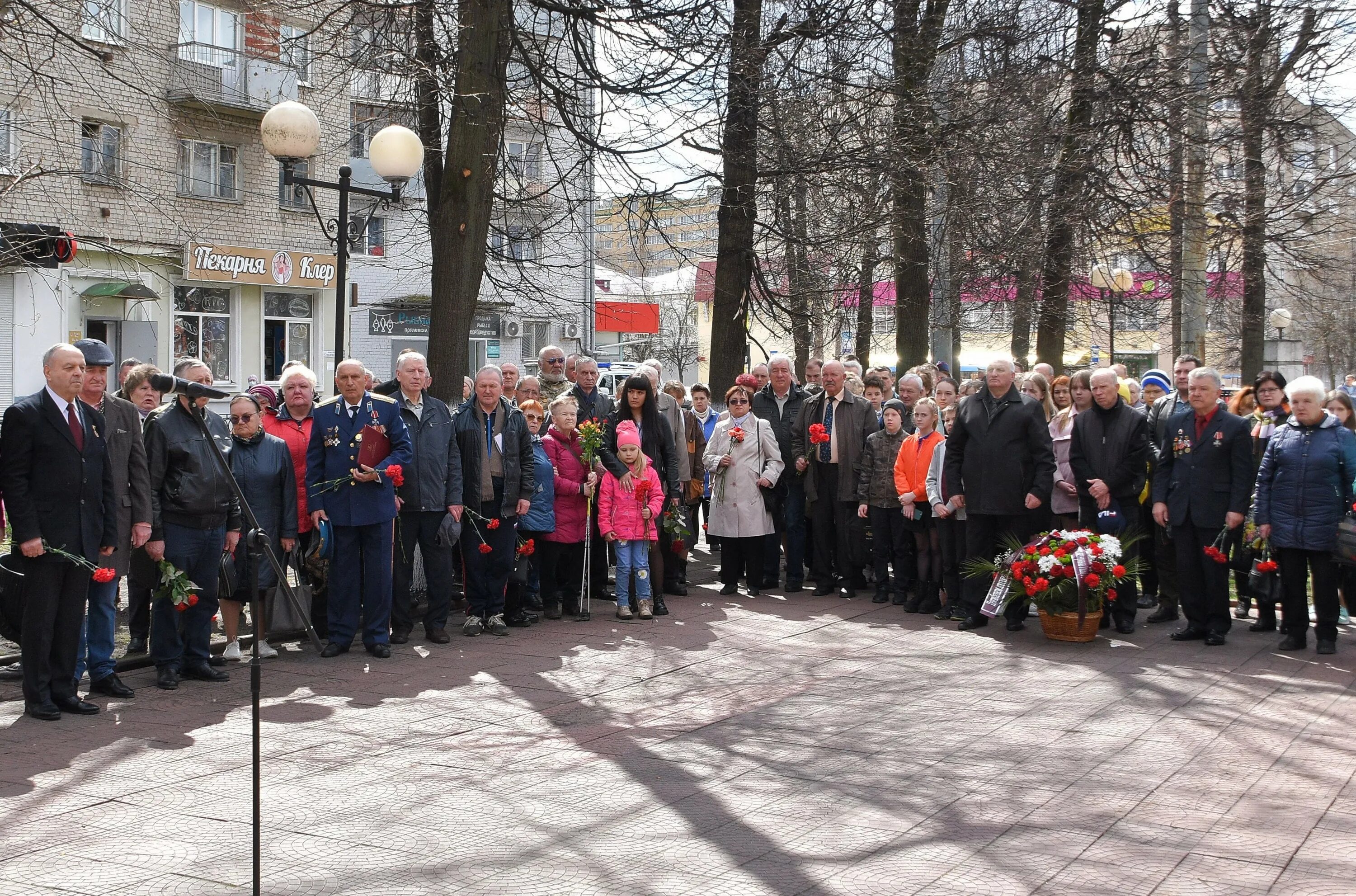 38 годовщина чернобыльской аэс. Памятник ликвидаторам Чернобыльской катастрофы Тверь. Памятник чернобыльцам в Твери. 26 Апреля день памяти Чернобыльской аварии. Сквер героев Чернобыля.