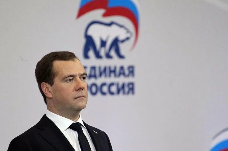 Медведев партия единая россия. Председатель Единой России Медведев. Лидеры партий Медведев.