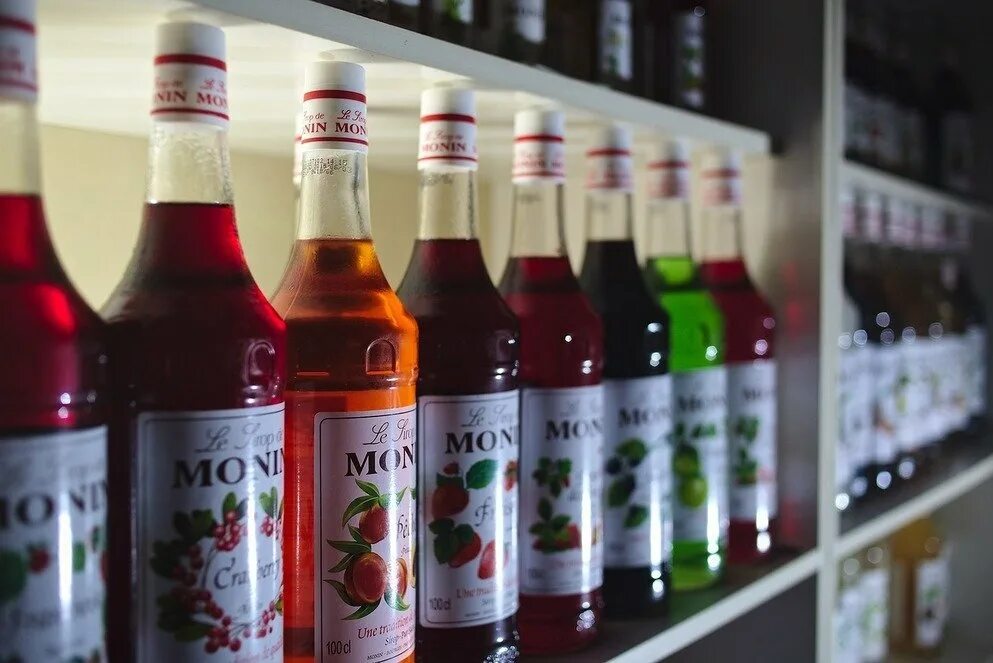 Куда используют сиропы. Сироп "гренадин". Сиропы для кофе. Производство сиропов. Сироп монин рутин.