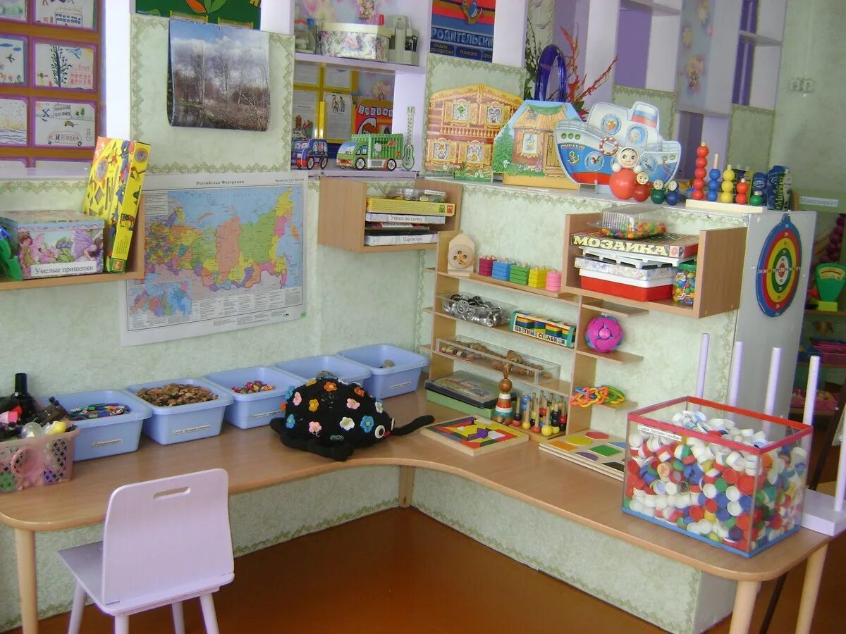 Предметное окружение в подготовительной группе. Развивающие зоны в детском саду. Уголки в детском саду. Уголки в детском саду предметно развивающая. Предметная среда в детском саду.