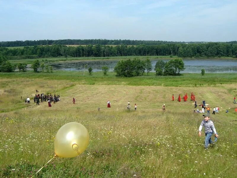 Александров через каринское. Александров Каринское поле. Каринское поле битва. Каринское озеро в Александрове. Озеро Каринское Александровский район.