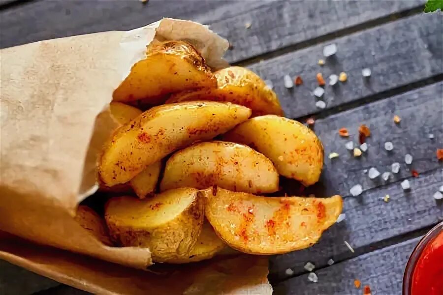 картофель жаренный во фритюре. картофельные дольки креола. картофельные дольки фри. картошка по деревенски во фритюре в домашних. фото картофель по деревенски во фритюре.