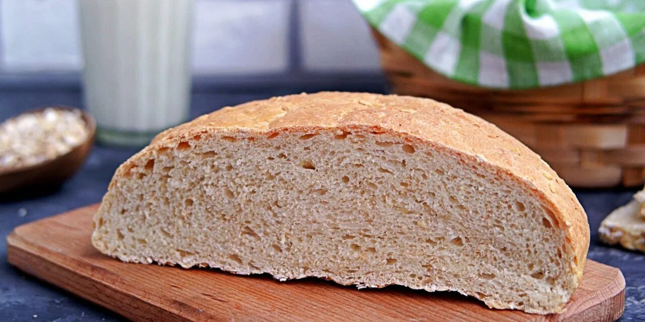 Хлеб с овсяными. Овсяный хлеб. Овсяный хлеб в духовке. Овсяный хлеб на дрожжах.