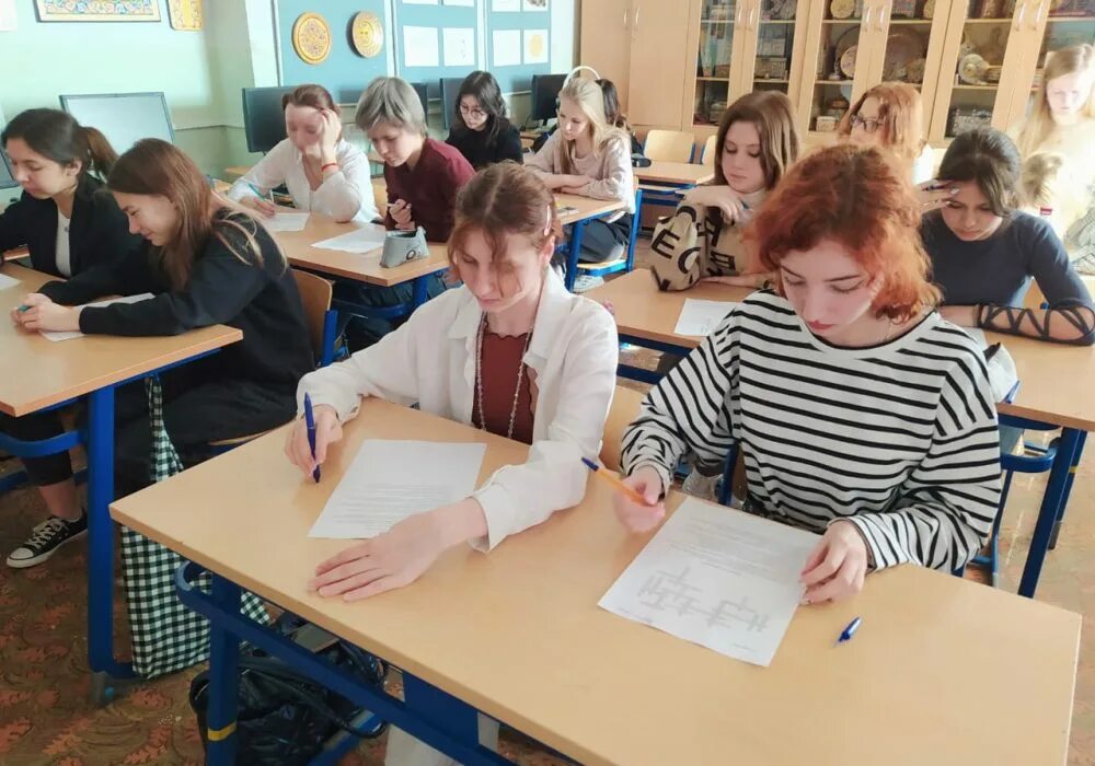 Искусствовед колледжи. Олимпиады по информатике для колледжей. Новокузнецк экскурсии. Фотосессия искусствоведа. Мгахи сурикова.