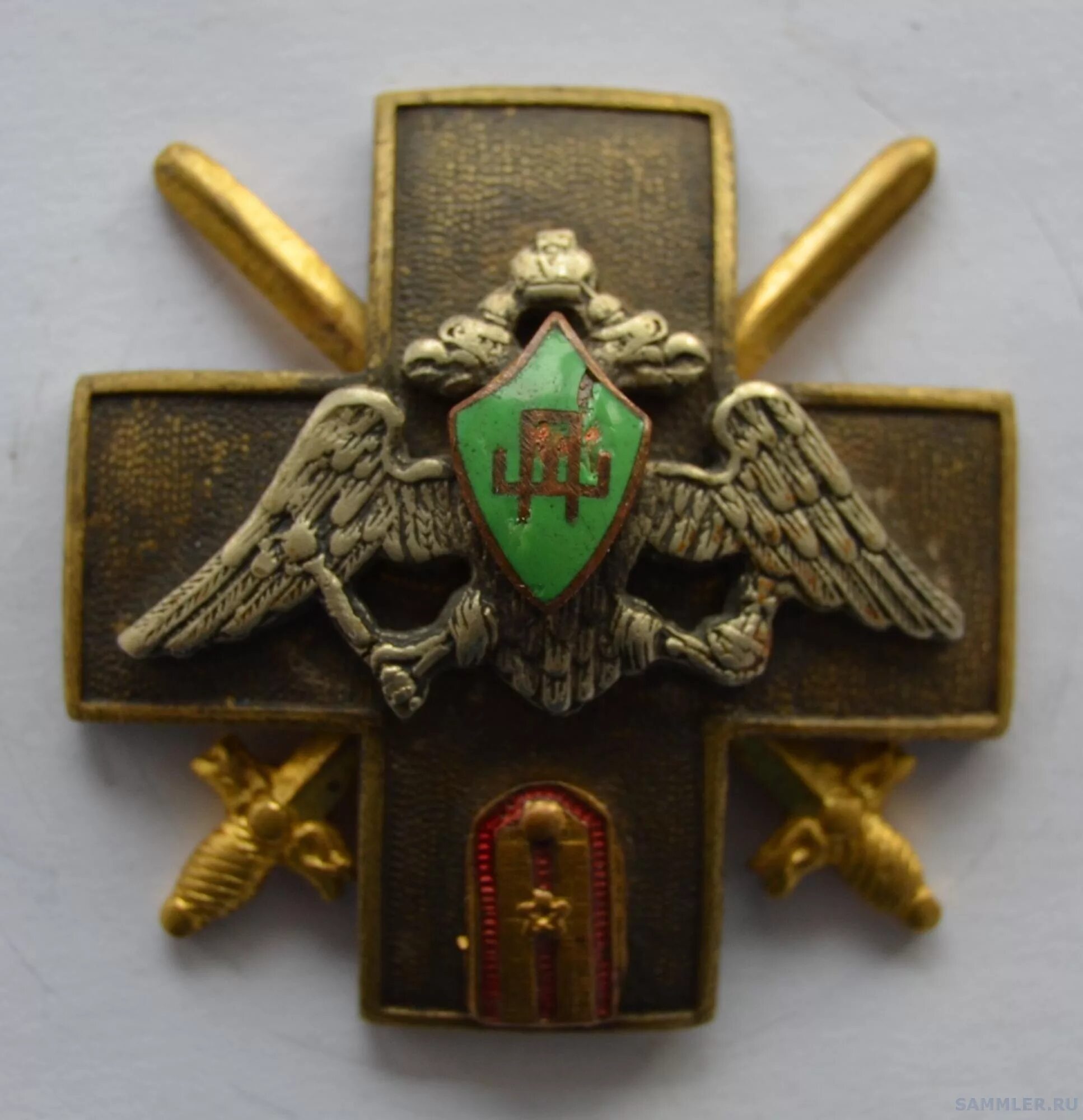 Прапорщиков найти. Знаки московских школ прапорщиков.