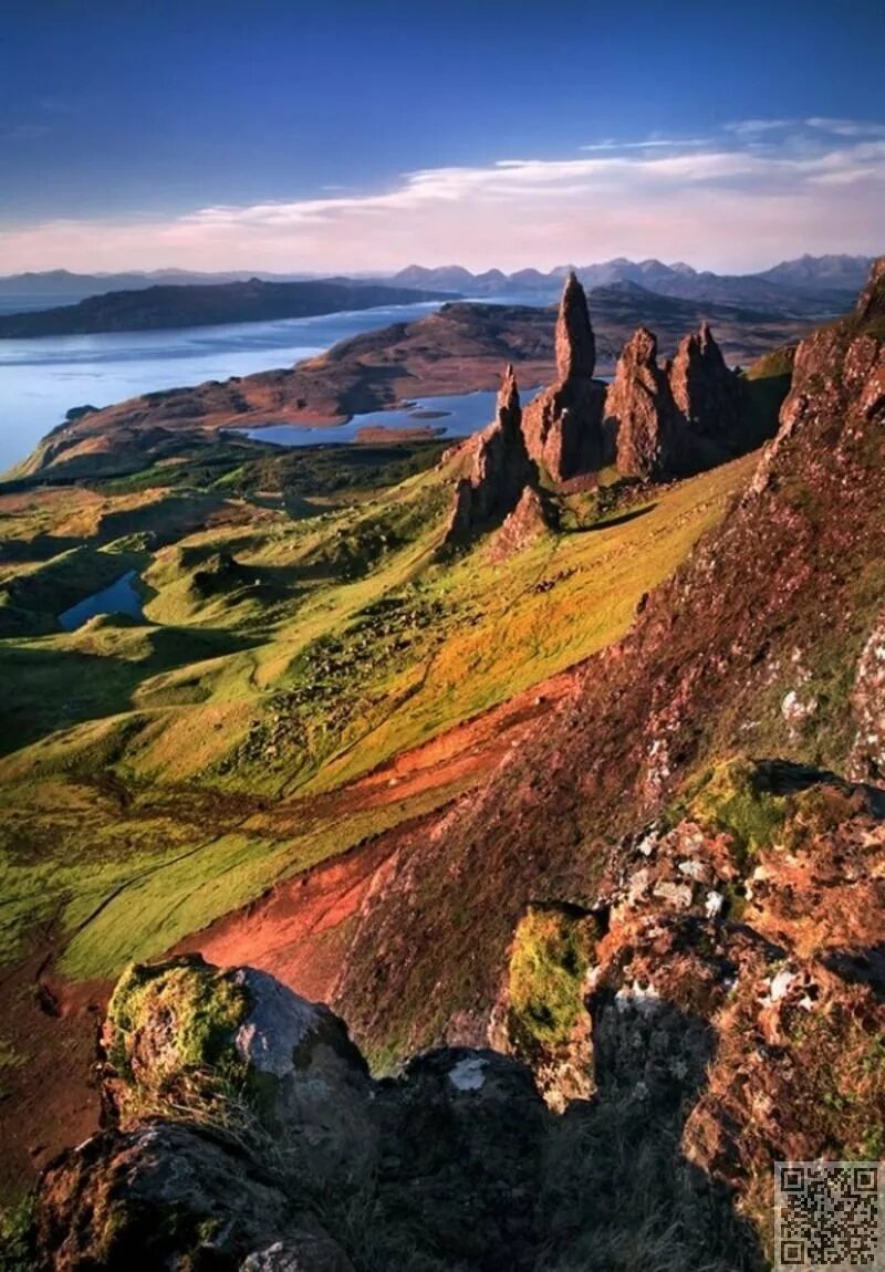 Остров Скай Шотландия. Old man of Storr Шотландия. Замок на острове Скай в Шотландии. Долина фей остров Скай Шотландия.