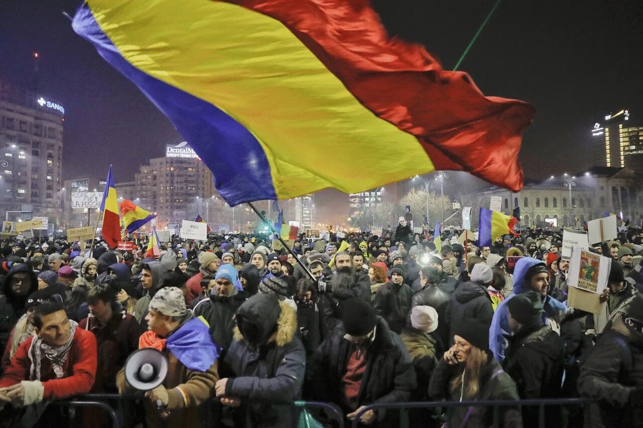 Протесты в Румынии (2017—2018). Румыния Бухарест нищета. Митинг в Румынии. Бухарест люди. Румыния уровень жизни