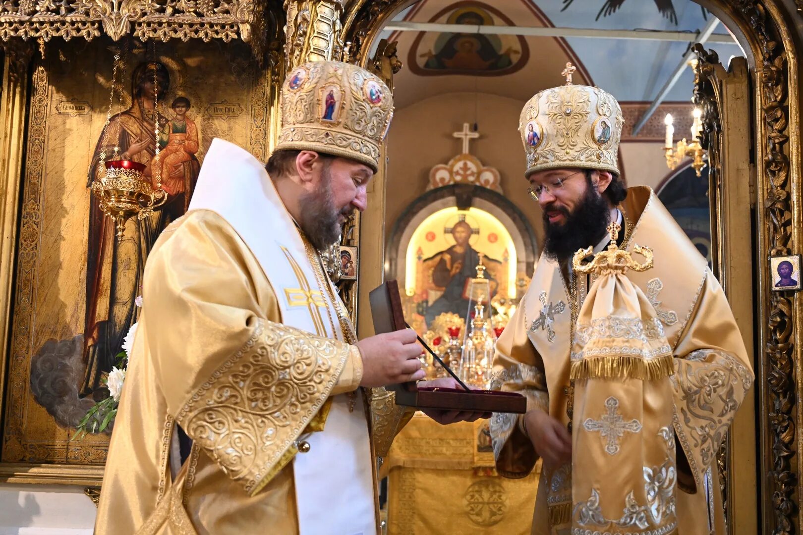 Епископ антоний сербское подворье. Митрополит Антоний ОВЦС. Антоний Волоколамский. Владыка Антоний сербское подворье. Митрополит Волоколамский Антони.