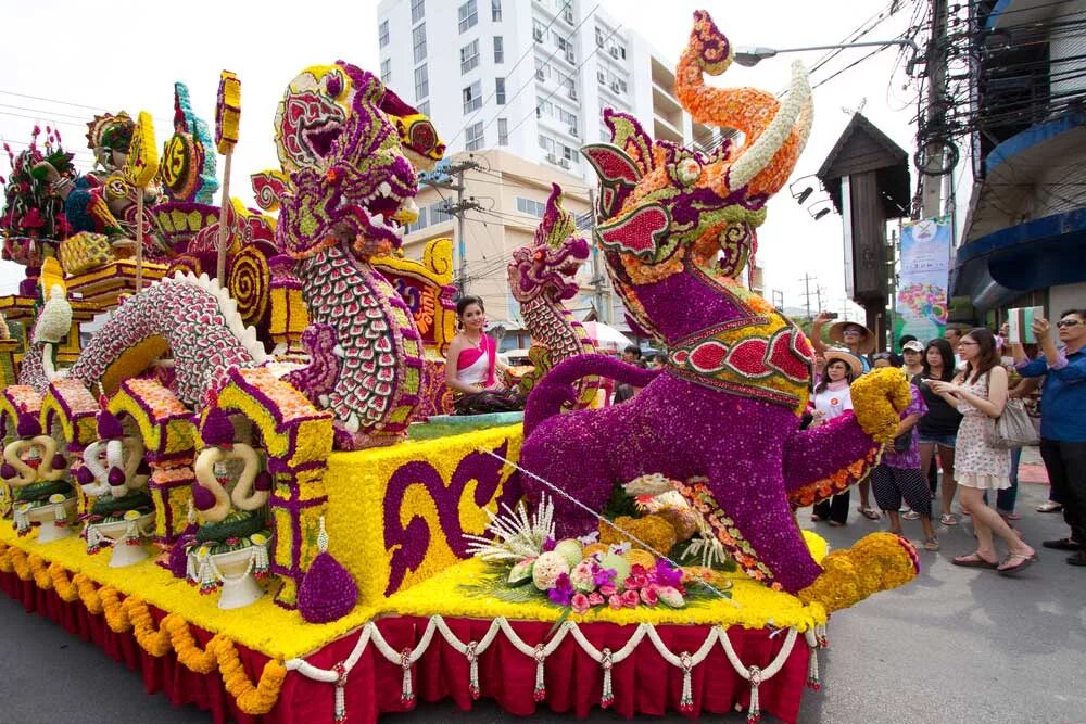 Праздник в тайланде в феврале. Фестиваль цветов в Чиангмае. Чиангмай фестиваль цветов 2022. Тайланд праздник цветов. Праздник цветов в Таиланде 2023г.