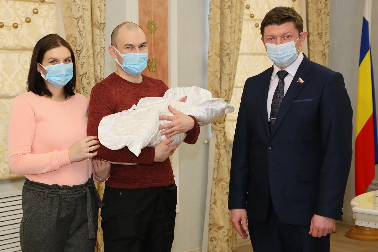 Родите 2021. Родившиеся дети в 2021 году. Родились дети Волгодонск. Первый ребенок в 2015-м году в Волгодонске. Первенец рожденный в 2021 году.
