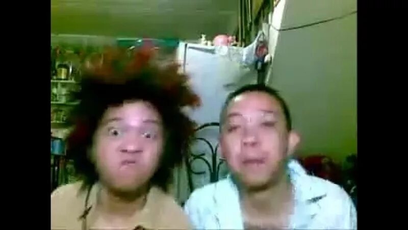 Китаец поет мем. Китаеч ц поет двумя голосами. Китаец поет двумя голосами мужским хриплым. Китайская песня вечная любовь из тик тока. Китаец поет 2 голосами.