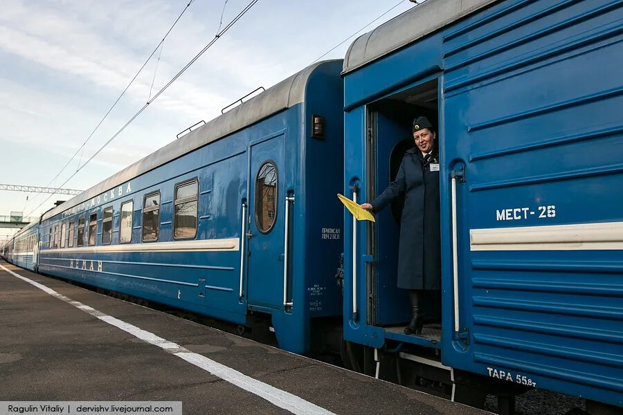 Можно ли поездом поехать в белоруссию. Едем в Белоруссию в поезде. Поезд едет до Беларуси. Обогнать электричку. Мы едем в Беларусь Минск фото.