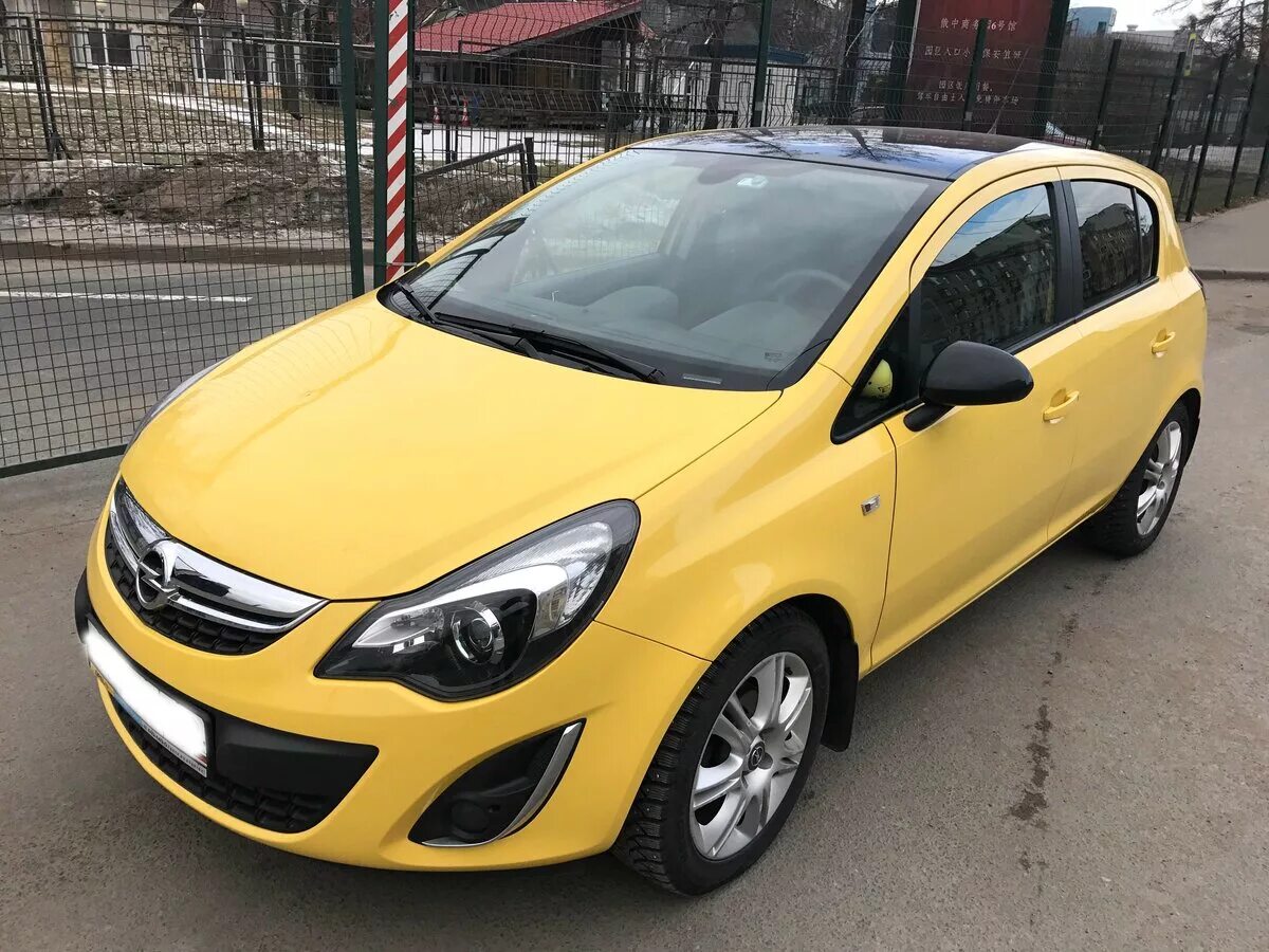 Opel corsa отзывы. Opel Corsa желтая. Opel Corsa d желтая. Opel Corsa 1.4 Gold. Опель Корса д 1.4 автомат.