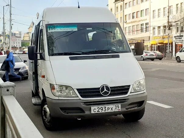 Mercedes Benz Sprinter маршрут 455. Mercedes-Benz Sprinter 2001. Микроавтобус Калининград. Мерседес Бенц автобус 19 мест.