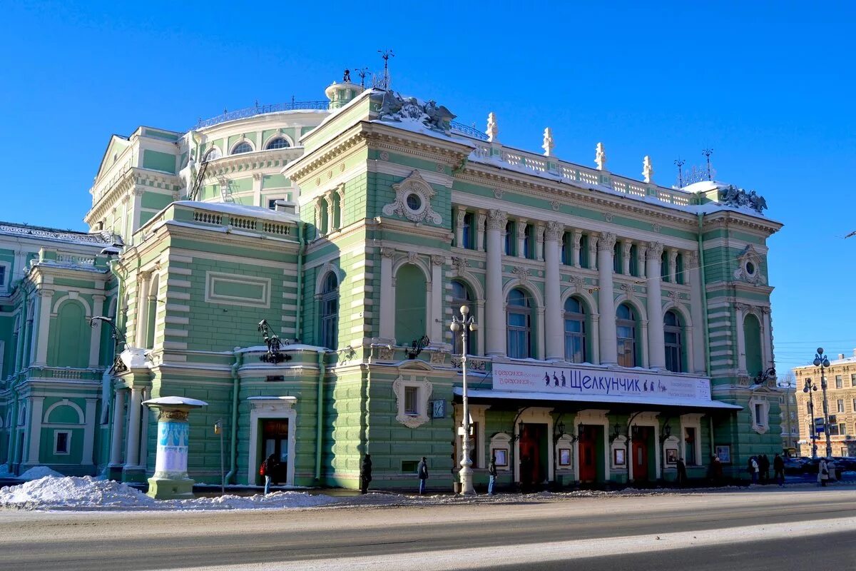 Мариинский театр 13. Мариинский театр Санкт-Петербург фасад. Мариинский театр Санкт-Петербург снаружи. Главный фасад Санкт-Петербург Мариинский театр. Мариинский театр Санкт-Петербург фото снаружи.