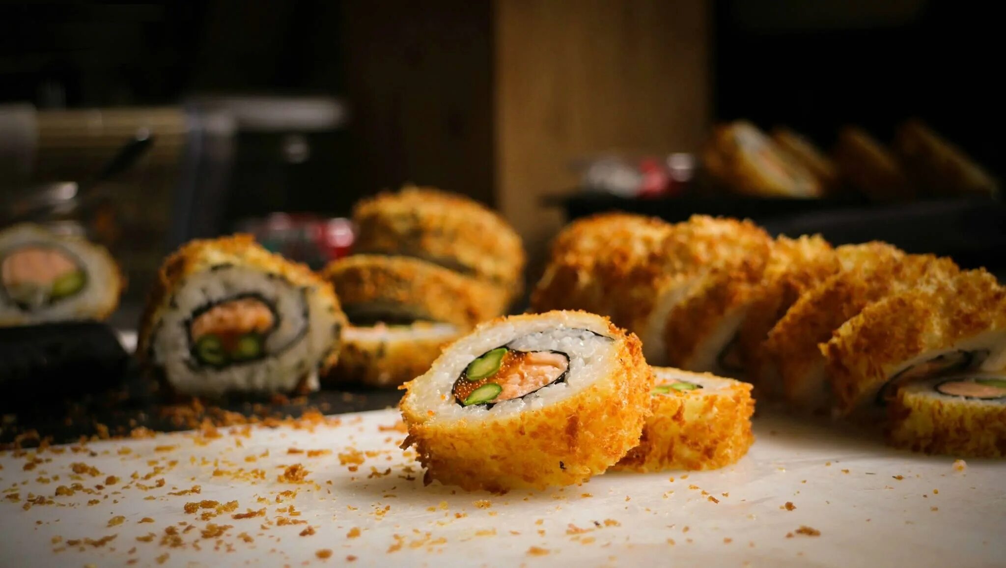 Роллы темпура рецепт в домашних. Запеченные роллы темпура. Tempur Roll sushi. Жареные роллы темпура. Темпура Фрай ролл.