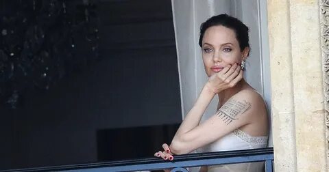 Фото анджелины джоли пока я на балконе