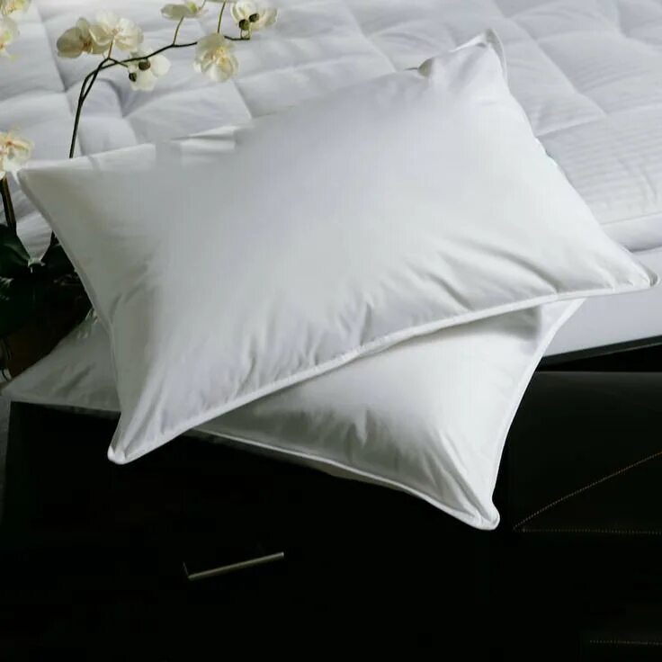 Какие подушки мягче. Подушка. Подушка отельная. Подушки для гостиниц и отелей. Подушки декоративные в гостиницу.