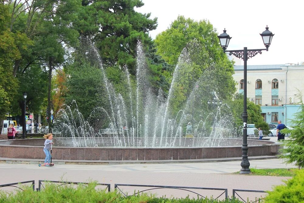фонтаны симферополь. парк екатерины фонтаны симферополь. парк тренева симферополь фонтаны. фонтан в симферополе в парке тренева. фонтан екатерины симферополь.