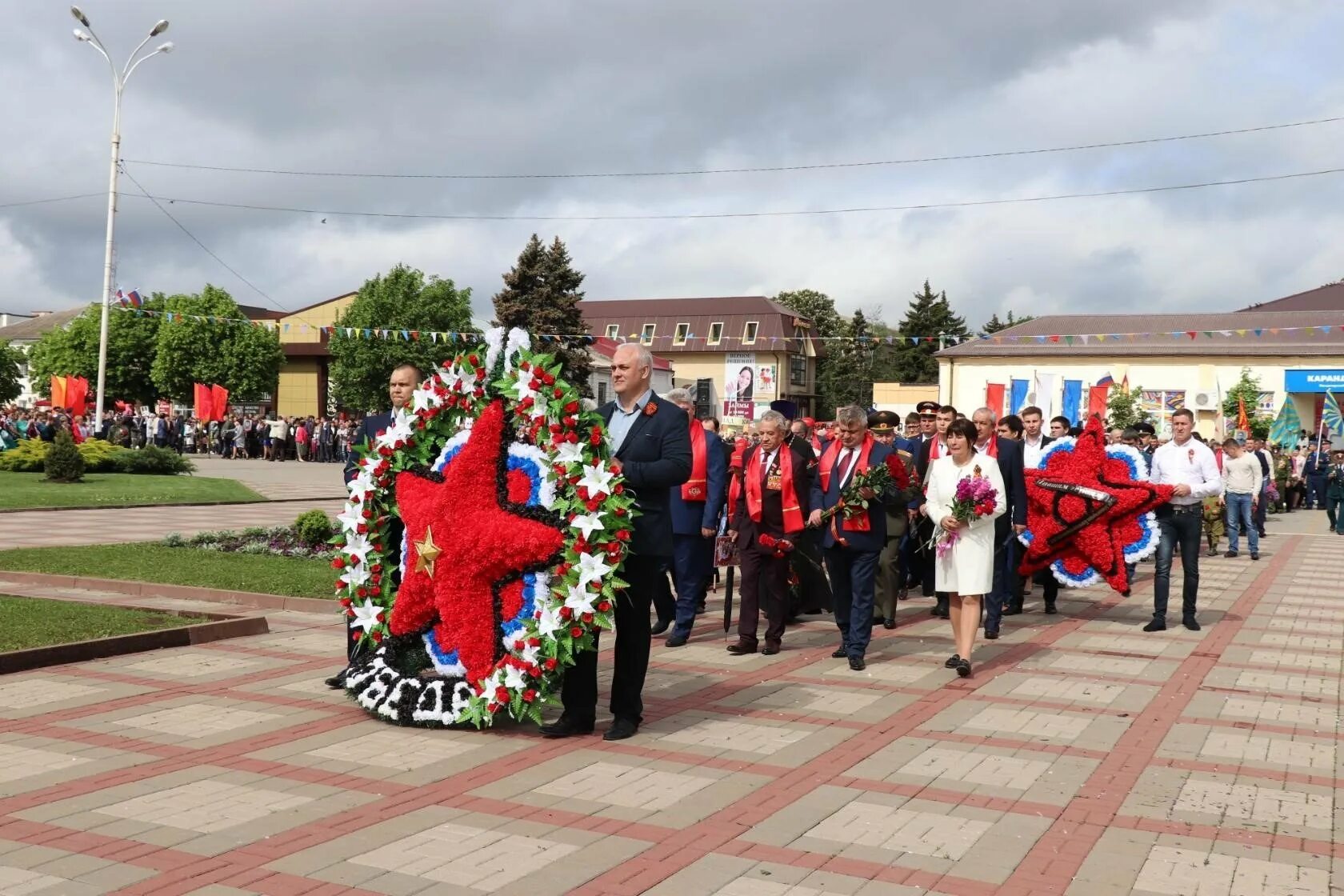 Каневская на 7 дней. Станица Каневская Краснодарский край. Вечный огонь станица Каневская. Достопримечательности Каневской. Станица Каневская центр.