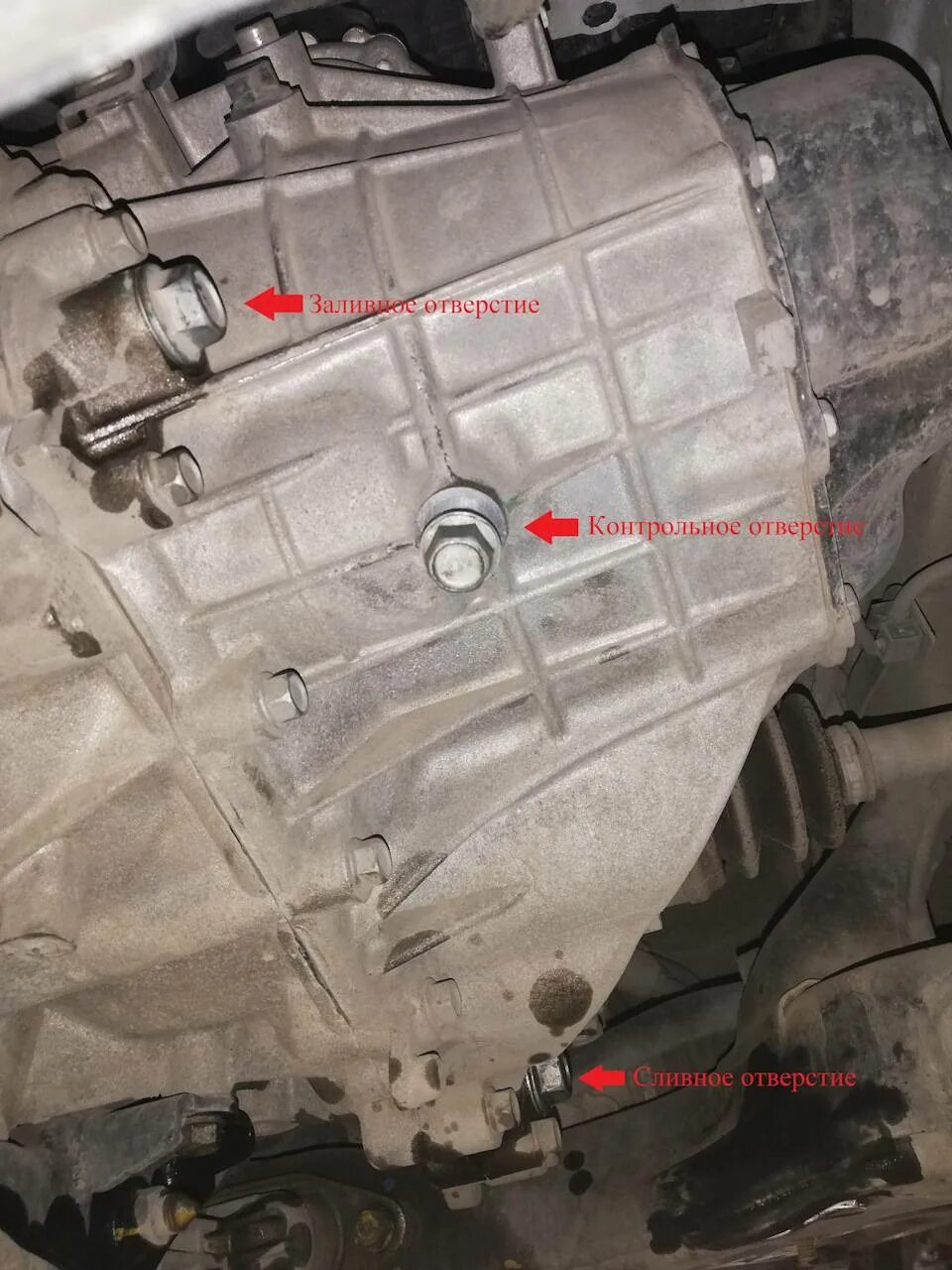 Хендай замена масла в коробке передач. Hyundai getz заливная пробка на кпп. Заливная пробка кпп солярис 1. Заливная пробка мкпп хендай солярис 1. Hyundai elantra заливная пробка коробки механика.