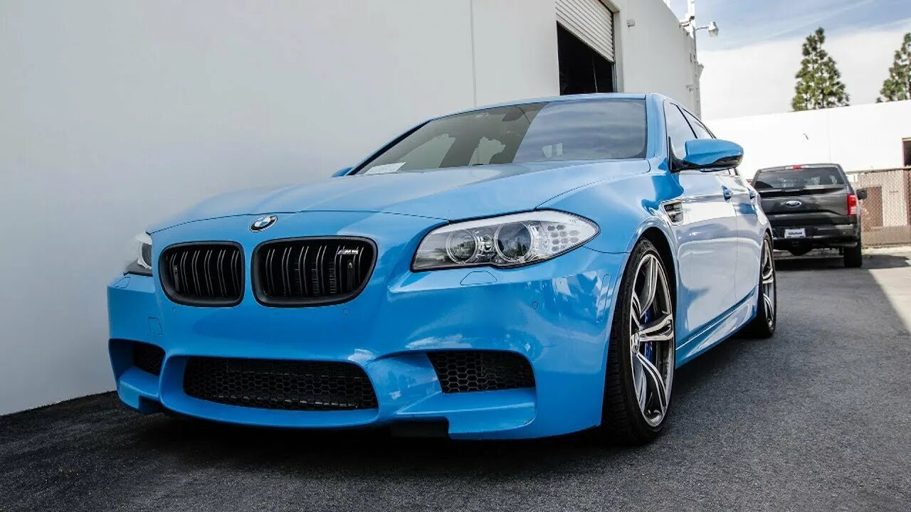 Bmw m 10. BMW m5 бирюзовая. BMW m5 f10 Blue. BMW m5 f10 синяя. BMW f10 голубая.