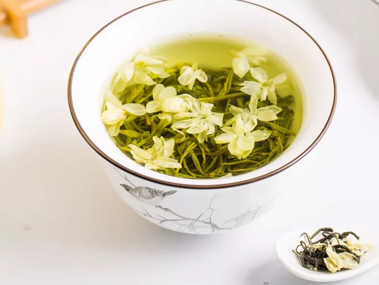 Заварка для цветов. Зеленый чай с жасмином. Зеленый чай с Jasmine. Зеленый жасминовый чай китайский.