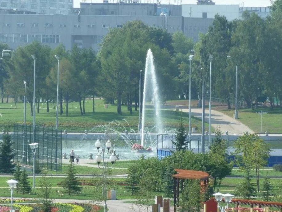 Видное без воды. Пруд Радуга Вешняки. Парк у прудов Радуга Москва. Парк с фонтанами Реутов. Фонтан парк Строгино.