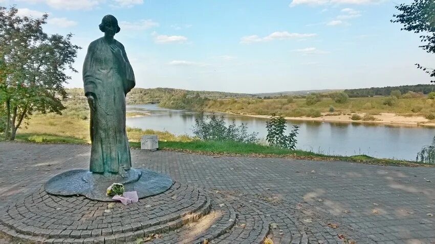 Памятник Цветаевой в Тарусе. Таруса 2022. Таруса малая Родина. Таруса памятники. Подслушано в тарусе