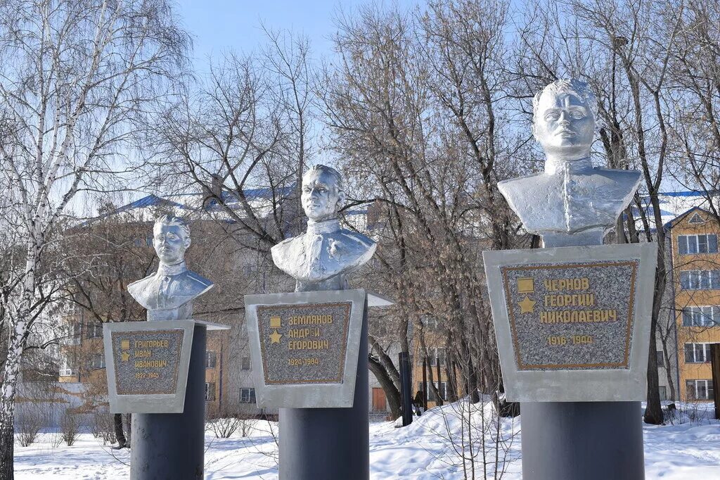 Иван Иванович Григорьев Новоалтайск. Григорьев памятник Новоалтайск. Обелиск герою советского Союза Григорьеву Ивану Ивановичу.. Сквер Григорьева Новоалтайск.