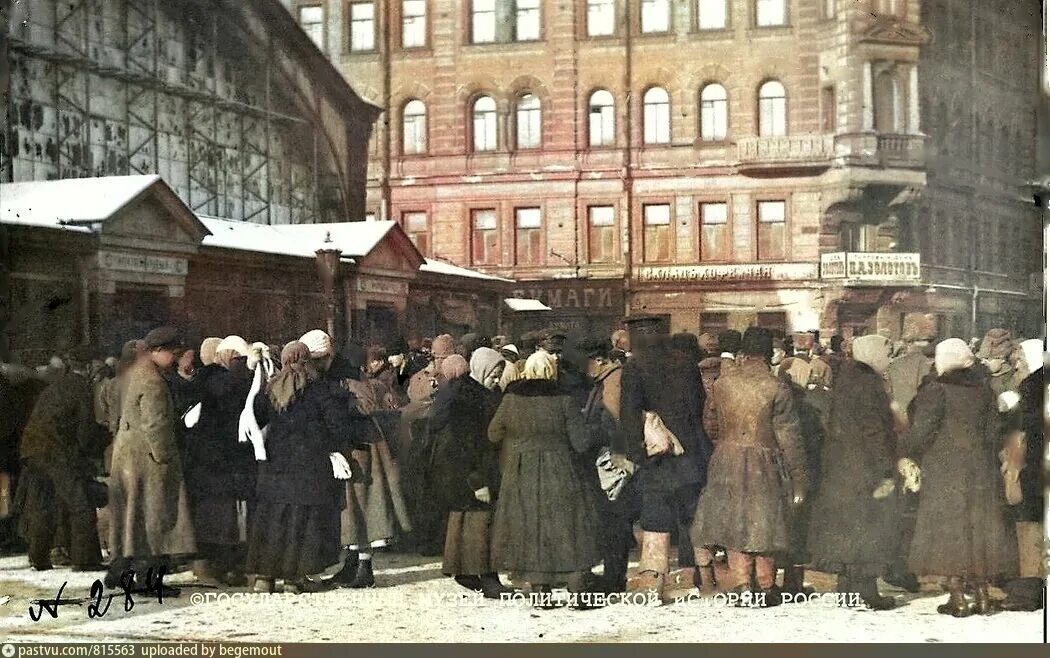Петроград 1920 год Сенная площадь. 1918 Год в Петрограде. Петроград 1917 разруха.
