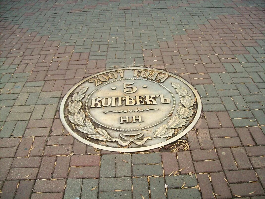 царские монеты. город пятаки. медный высоковольтный пятак. елизаветинский пятак. памятник пятаку в нижнем новгороде.