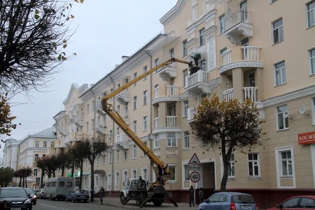 В Смоленске "Жилищник" после жалобы отремонтировал подъезды в доме - KP.RU