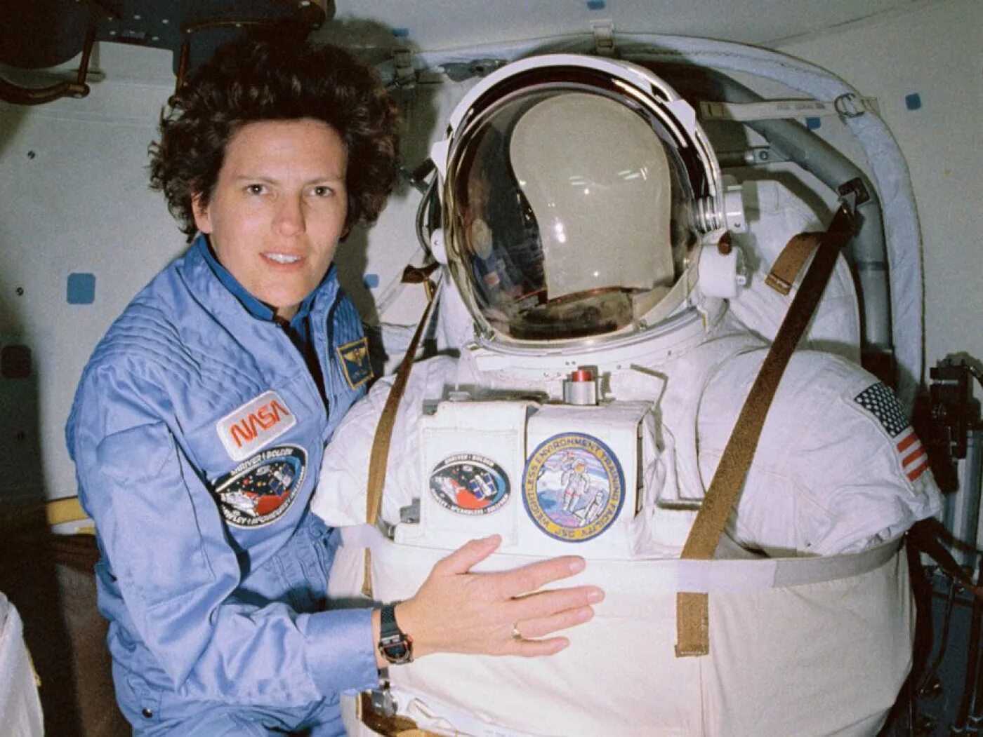 Какой космонавт первый вышел в космос. Кэтрин Салливан астронавт. Женщина космос. Женщина космонавт. Женщина космонавт США.