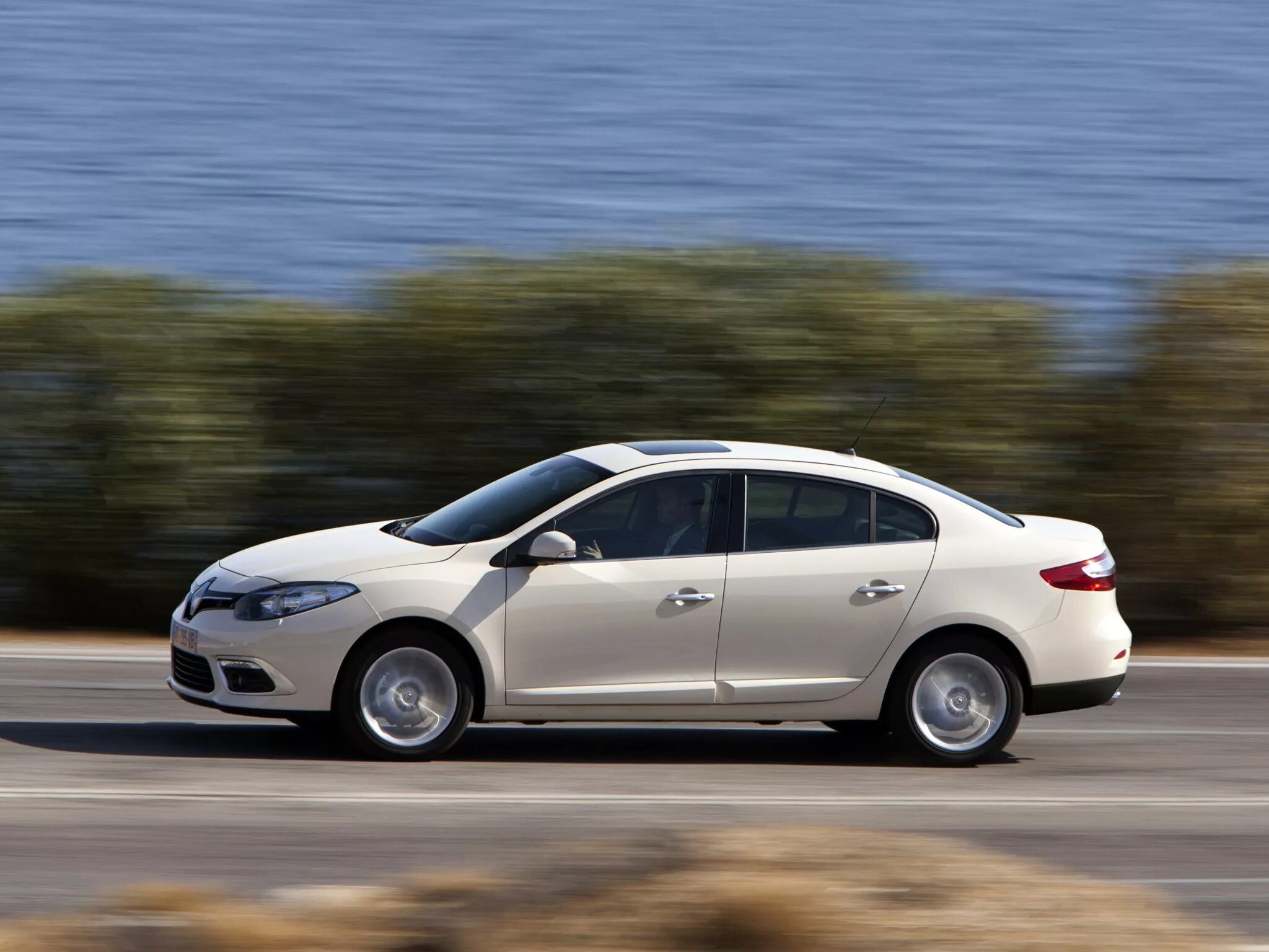 Renault флюенс. Renault Fluence. Рено Флюенс 2022. Renault Fluence sedan. Renault Fluence 2017.