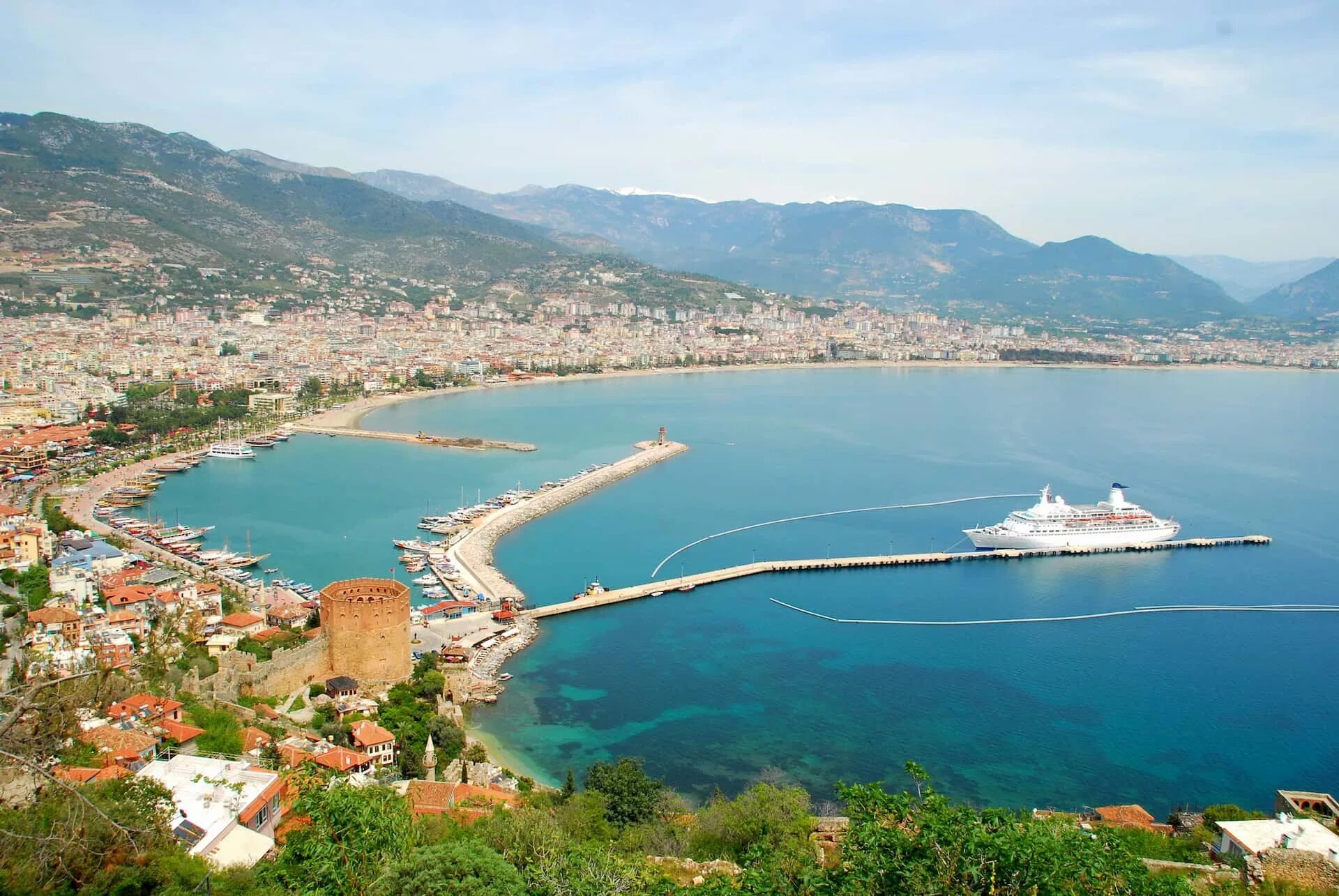 Alanya turkey. Турция Анталийское побережье. Аланья (Турция). Анталийское побережье Турции зимой. Средиземное море Алания.